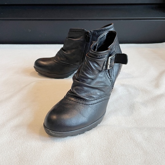 EUC Aldo Short Boots w/ Buckle Detail in Black Size 6 - Picture 2 of 9